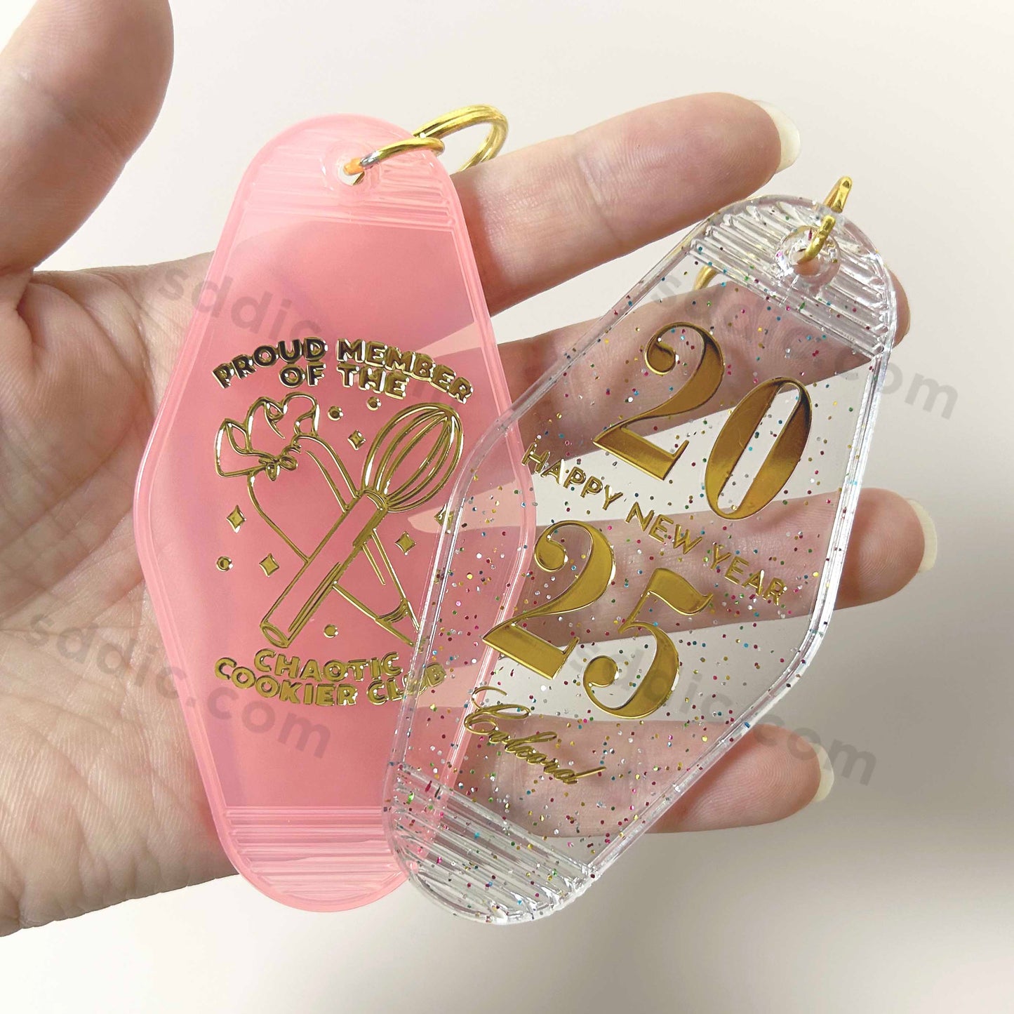 Custom Vintage Plastic Gold Foil Keychains Hotel Key Tag For Business
