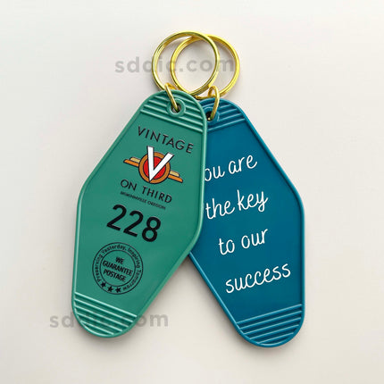 Bulk Custom Retro Hotel Motel Plastic Keychains with Brand Logo For Giveaways